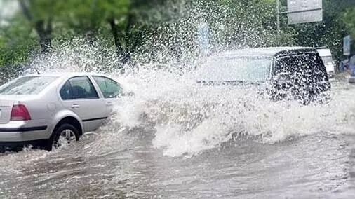 让夏季暴雨天开车更安全的四大注意事项